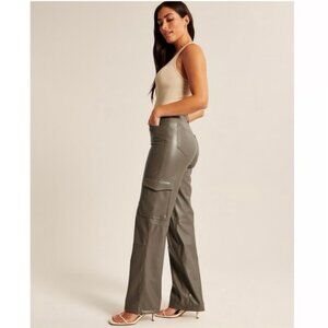 NWOT Abercrombie Vegan Leather Cargo Pants 90s Relaxed Curve Love Sz 26/2